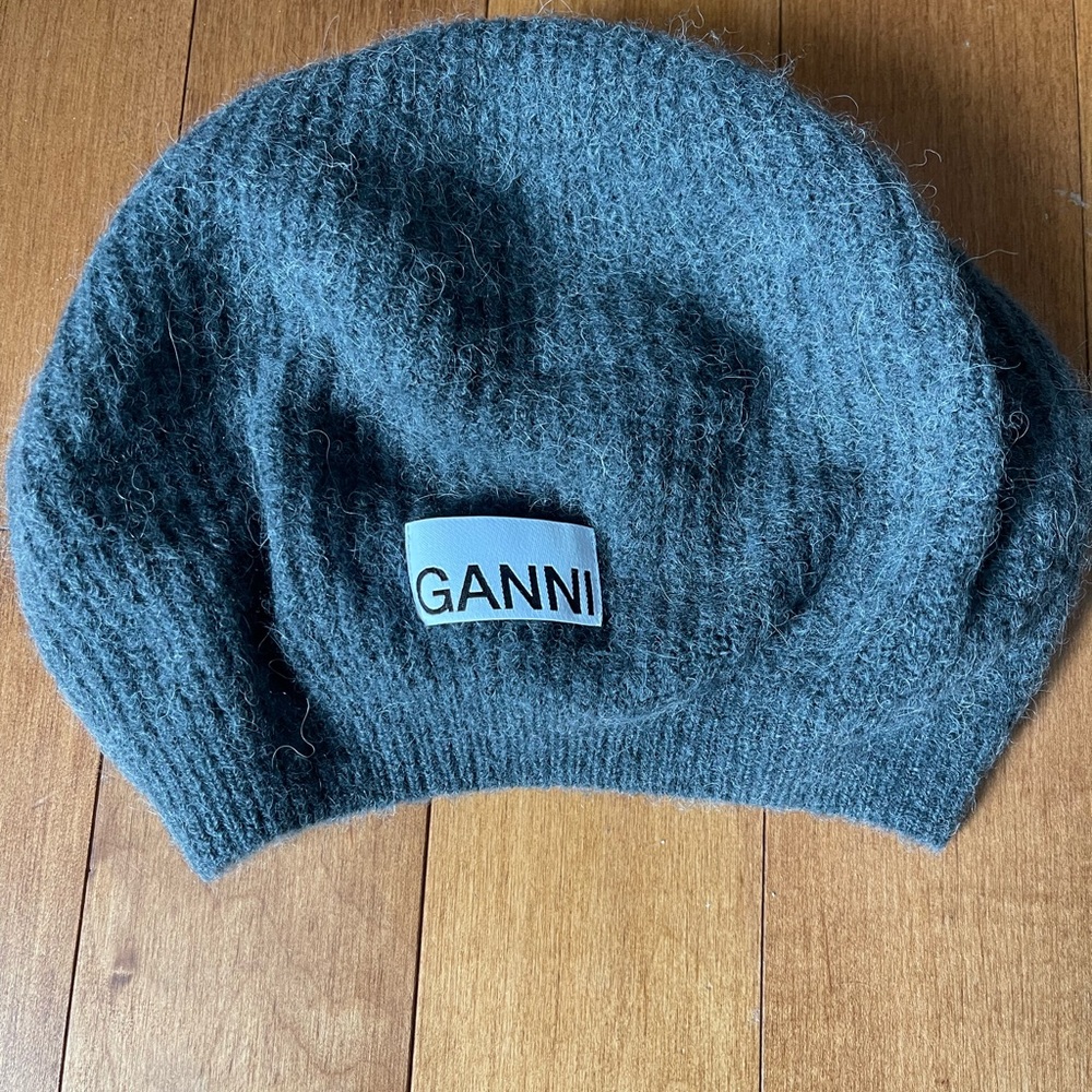GANNI gray alpaca Beret, nwot